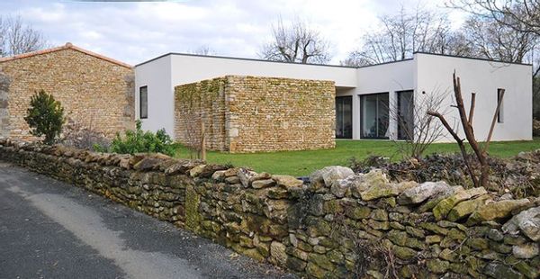 Consruction contemporaine dans la campagne Niortaise
