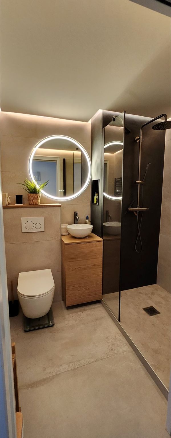 Chambre privée climatisée avec salle de douche et WC dans appartement zen / Proche ONU /3 nuits min.