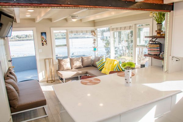 “Mission Beach Point Views” Penthouse Ocean, Sunset & Sunrise VIEWS from Every Window