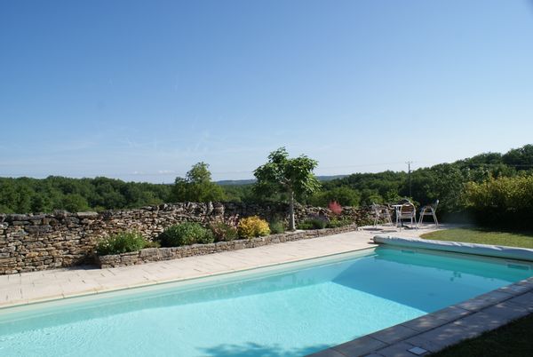 Gîte confortable avec vue magnifique et piscine