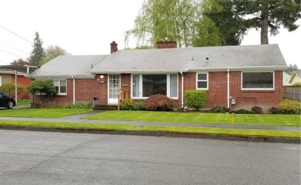 Brick rambler with a mid-century vibe near Lake Tapps, Mt. Rainier and charming downtown Sumner.