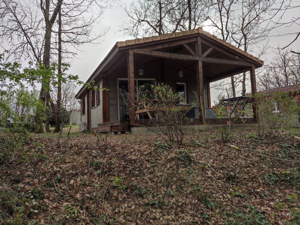 Le chalet de François dans la forêt