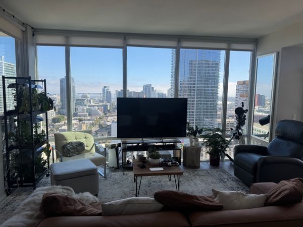 Unique Views & Modern Comfort in Downtown San Diego - Lourenco's & Basil house.