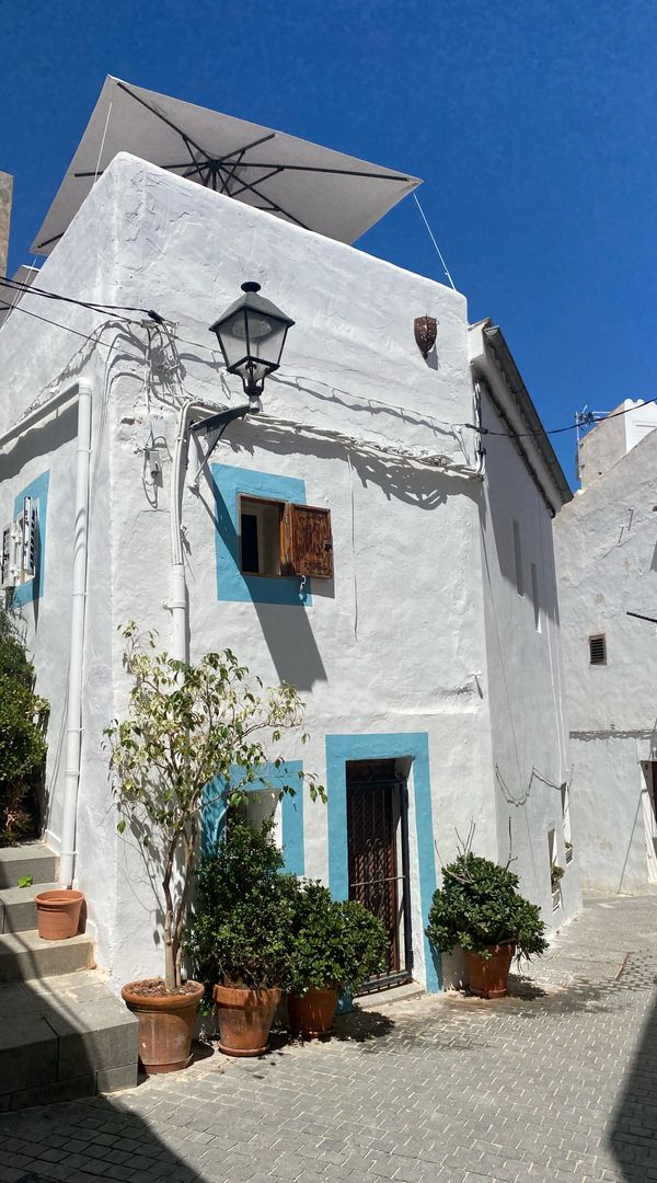 ONLY FOR 2 PERSONS, TRIPLEX AVEC TERRASSE DALT VILA CENTRE HISTORIQUE.
