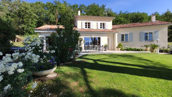 La Villa Moursoise 4 Etoiles