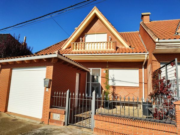 Casa em Toral de los Guzmanes