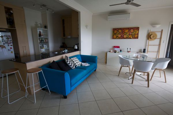 Modern 3bed apartment in the perfect location. Balcony overlooking the water, spa bath and pool.