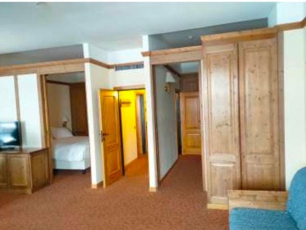 Spaziosa ed elegante suite all’interno dell’Hotel Alaska