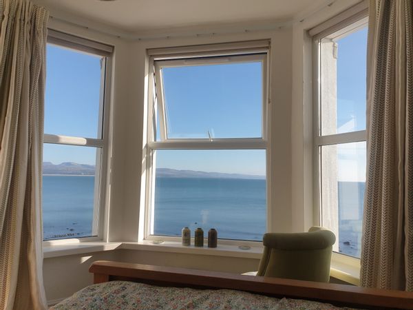 Seafront, Sleeps 18, 7 bedrooms & 7 bathrooms, Town Location