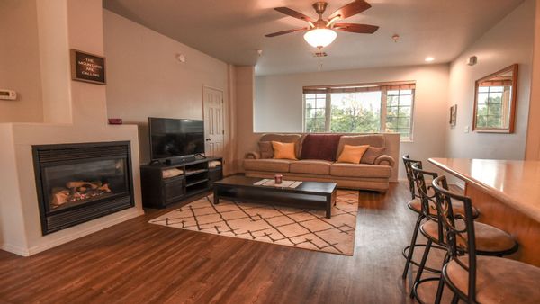 3 BD Flagstaff Townhouse Retreat on Historic Route 66