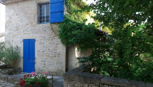 La maison aux volets bleus de Bruniquel