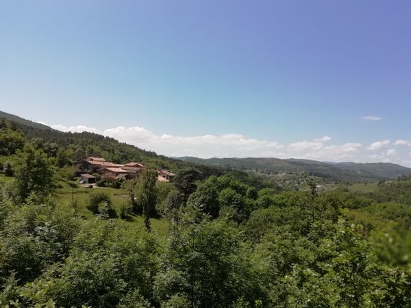 Rez de jardin dans ancienne ferme dans l'Ardèche buissonnière