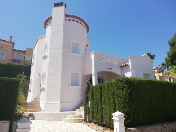 Freek, Olga and baby Lucass hus