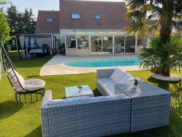 Maison conviviale avec piscine à 40 minutes de Paris