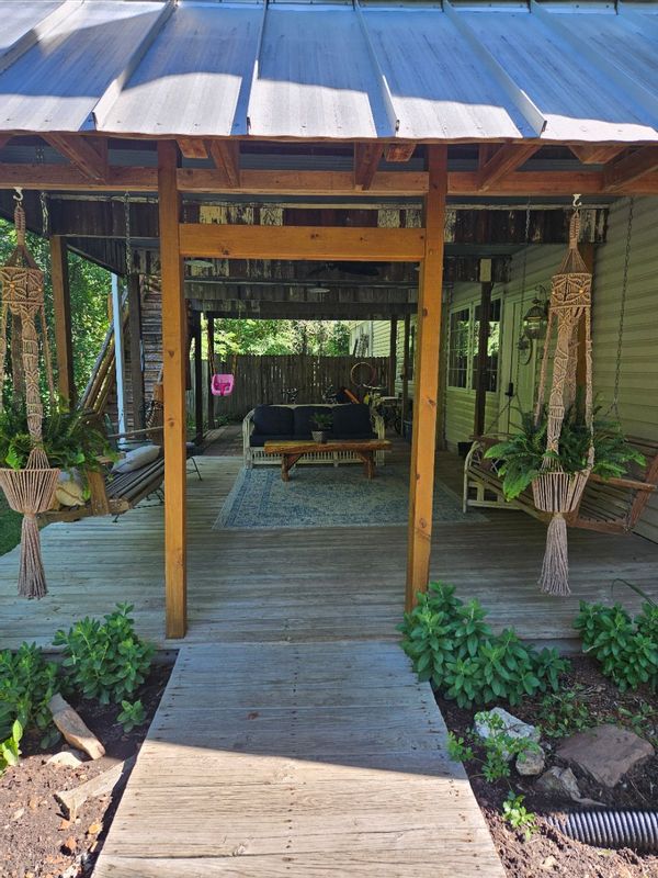 Missouri Hospitality Stay with Private Kitchen and Bedrooms