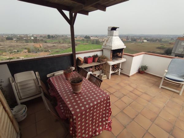 Dúplex amplio con terraza en Lleida a 140 km de Barcelona y del Pirineo