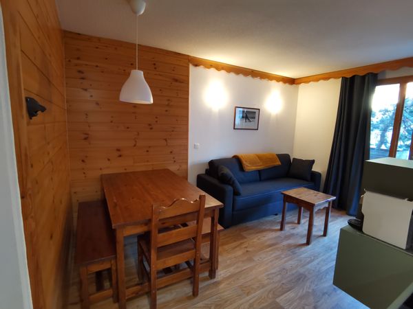 Appartement aux Orres (hors saison d'hiver) (droite)