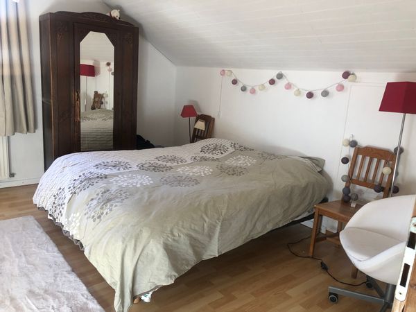 Une grande chambre chez l‘habitant