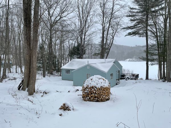 Unavailable 2024/2025 - Maine Waterfront Cottage 2BR, 2BA on Pond with Ski Mountain