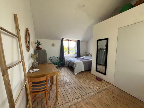 Chambre -Studio indépendant au dernier étage de ma maison à Capinghem/ Lille avec cuisine et sdb