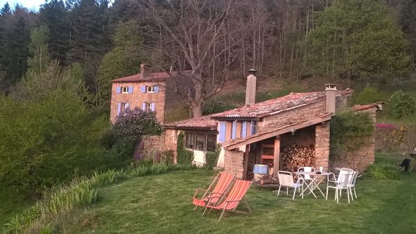 En Ardèche,Bergerie rustique , sans aucun voisin, vue dégagée- Hors vacances scolaires