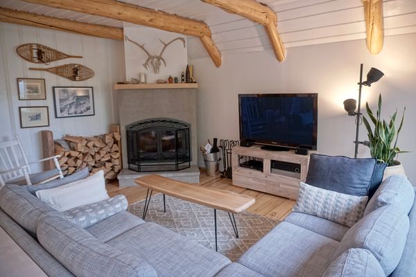 Beautiful lakefront chalet (finnish sauna)