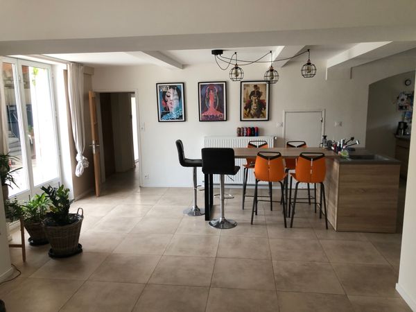 Mas provençal avec piscine , terrasse , cuisine outdoor , terrain pétanque , jardin à la campagne