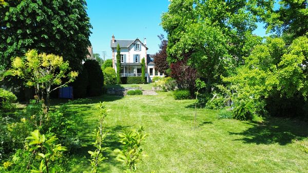 Belle villa avec jardin entre Seine et Forêt