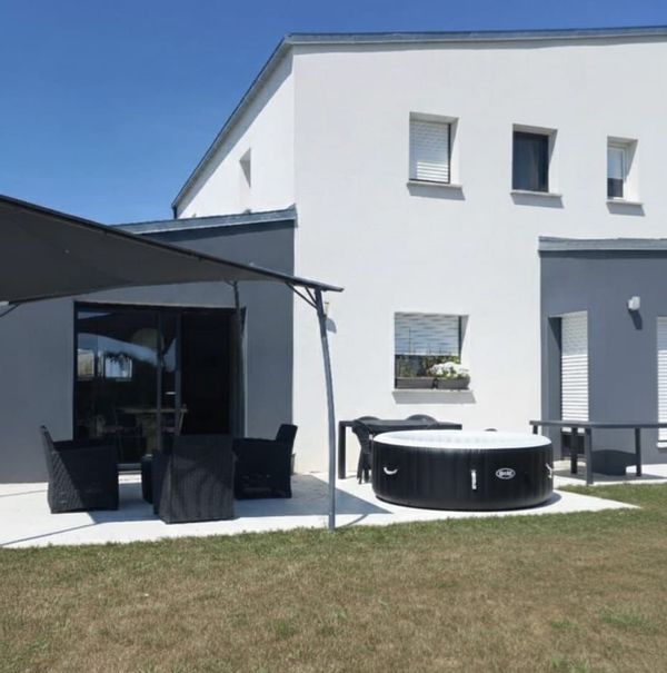 Bienvenue chez nous en Haute Bretagne proche de St Malo et du Mt St Michel. 1h30 de Paris en LGV.