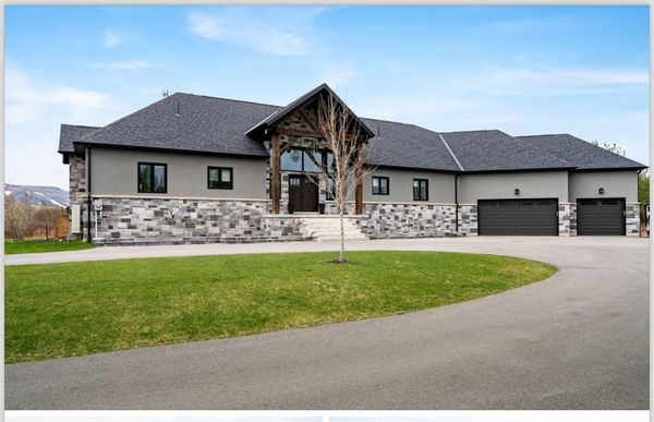 Rebecca's House - Large Bunglalow nestled on the edge of Collingwood on 2 acres.