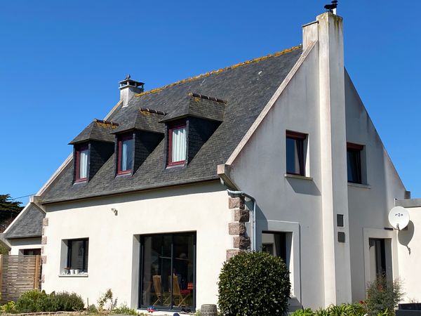 Maison et grand jardin proche bord de mer. Eté 2023 complet.