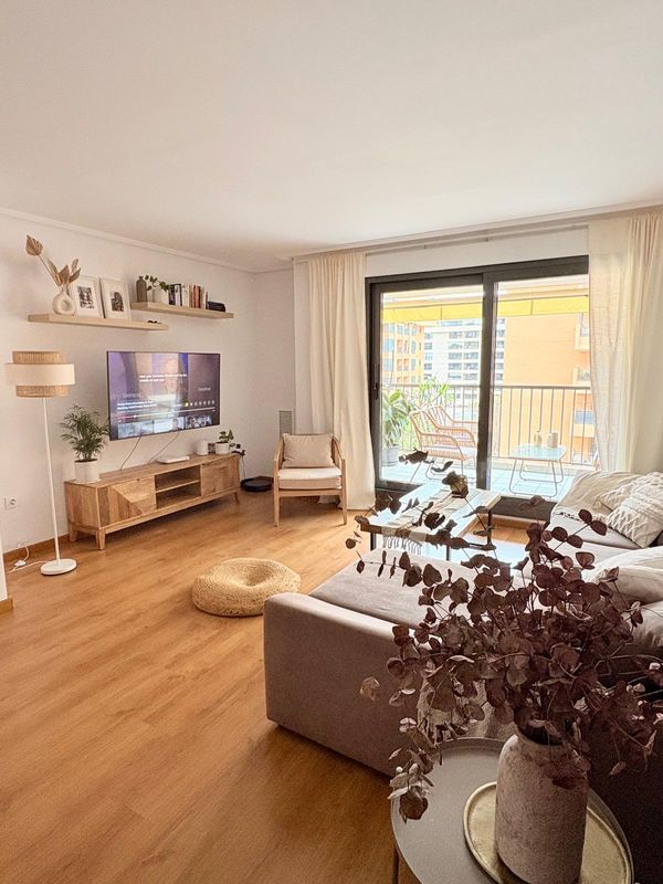 Piso 2 min a pie de la playa, con piscina/2min walking to the beach, w/pool