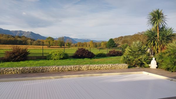 Maison récente vue panoramique sur les Pyrénées
