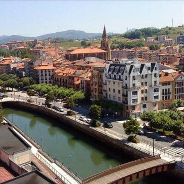 Nuestra casa está ubicada en Renteria, a 10 minutos de San Sebastian-Donostia.