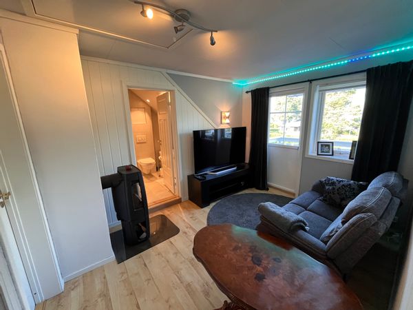 Peaceful Fjordside Escape – 2 Bedrooms, Bath, Kitchenette, Beach Access, Views, 45 min to Oslo