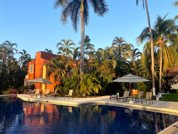 Tropical beach home with Pool & Tennis Courts on the Pacific Coast of Mexico