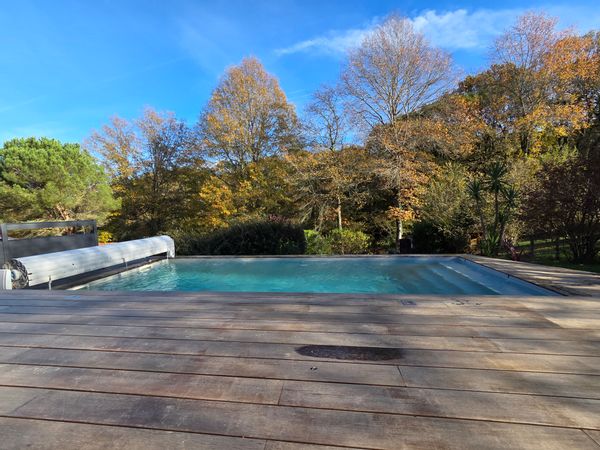 Une maison avec piscine au Pays Basque
