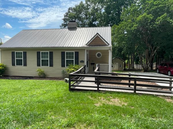 Cozy & Comfy Plaza Midwood Home