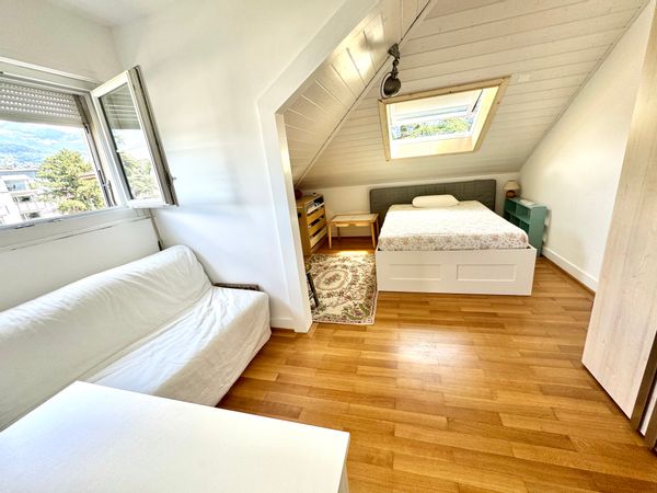 Sara's private room and bathroom, inside pur appartement. 300m to lake, 200m to train and shops