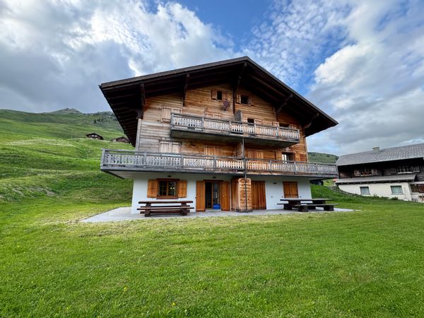 1700 m, Portes du Soleil, private terrace & ski-in/out