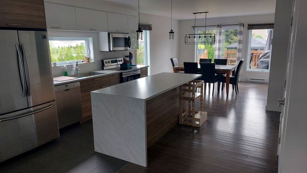 Maison familiale à mi chemin entre Montréal et Québec, près du parc de la Mauricie avec spa.