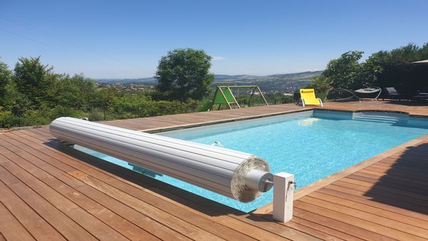 Jolie maison avec vue et piscine a côté de lyon et du pilat