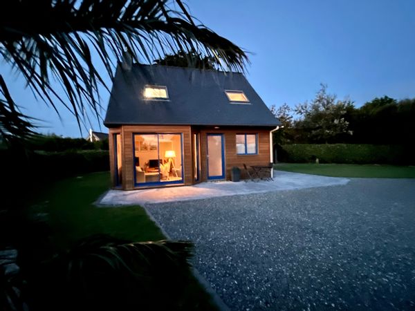 Bretagne -KERLOUAN - à 100 m de la plage- jardin clos. - GP 5 nuits  minimum.