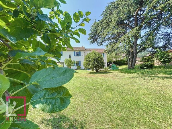 Grande maison familiale (5 chambres) avec jardin à proximité de Lyon