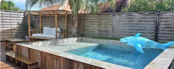 Maison familiale avec piscine en bord de plage