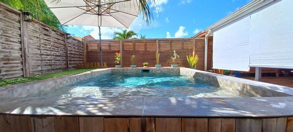 Maison familiale avec piscine en bord de plage