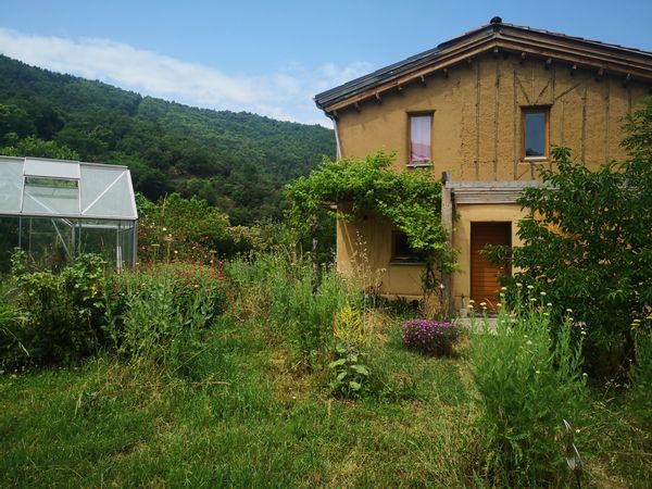 La maison écologique de Tatiana et Lionel à réserver pour 4 jours minimum.