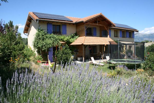 Le gite écologique de Felicia, à 9 km de Gap, en pleine campagne haut-alpine.