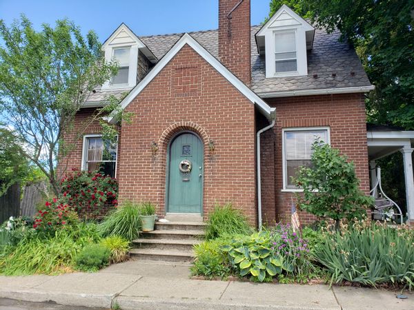 Vivian's house