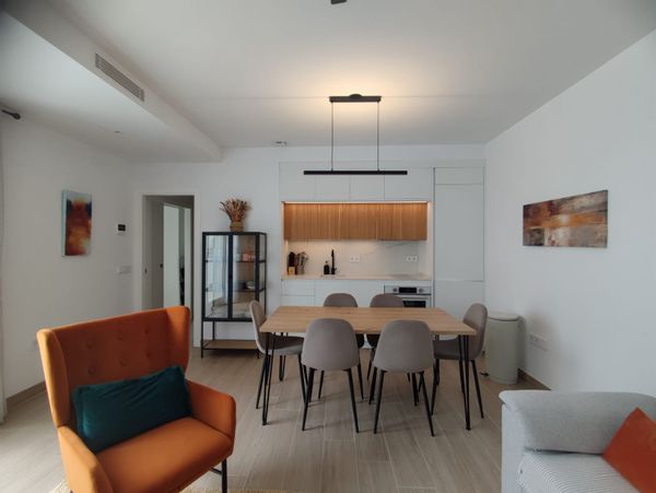 Piso nuevo junto al mercado central de Cádiz con amplia azotea privada